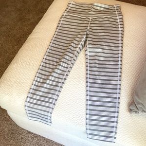 Athleta Chatarunga Capri leggings